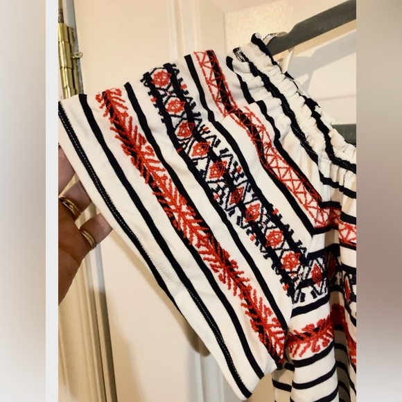 THML Mara off (or on) the shoulder knit top size Large - Picture 3 of 6